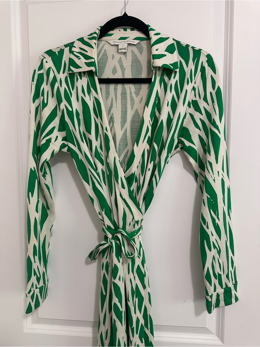 Diane von Furstenberg DVF Green and White 100% Silk Knit Wrap Dress